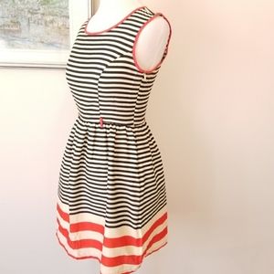 Monteau Black/White/Red Stripe Sleeveless Dress        c